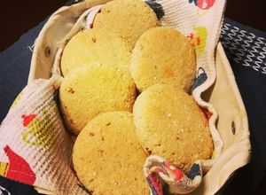 Una foto de Pancitos de avena y salame