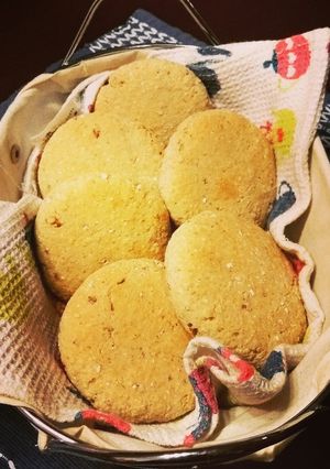 Una foto de Pancitos de avena y salame