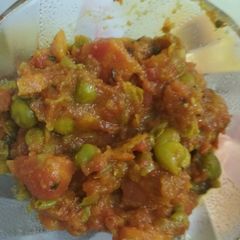 A picture of Carrot with peas.