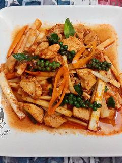 รูปของ ไก่ผัดพริกแกงยอดมะพร้าวอ่อน