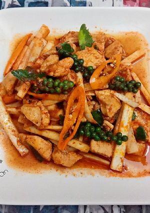 รูปของ ไก่ผัดพริกแกงยอดมะพร้าวอ่อน
