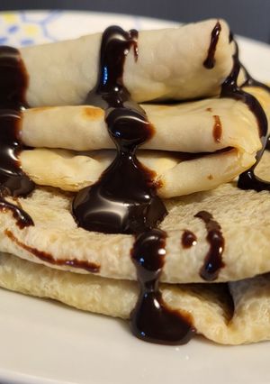 Una foto de Panqueques con dulce de leche y salsa sin gluten
