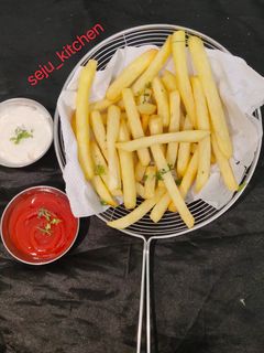 ફ્રેન્ચ ફ્રાઈસ (French Fries Recipe In Gujarati) રેસીપી મુખ્ય ફોટો