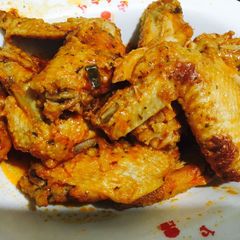 A picture of Sweet and sour stewed chicken wings.