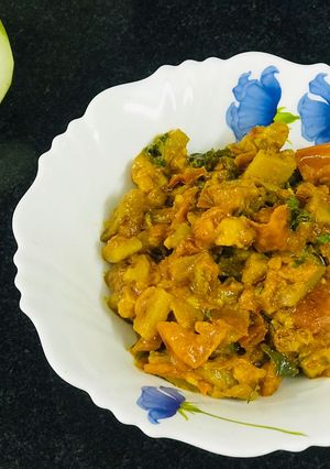 A picture of Bottle gourd tomato curry.