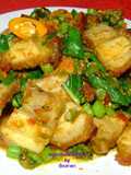 หมูกรอบผัดใบยี่หร่า