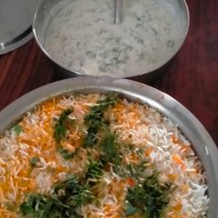 A picture of Chicken biryani.