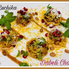 A picture of Dabeli Chaat.