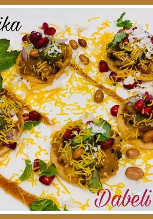 A picture of Dabeli Chaat.