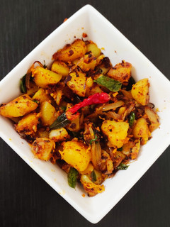 ஆலூகெட்டே பல்யா (Aloogatte palya) செய்முறை முக்கிய புகைப்படம்