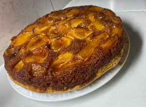 Una foto de Torta de manzana con azúcar quemada 🍎