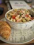 Pasta Alfredo con uchuva y tomate cherry