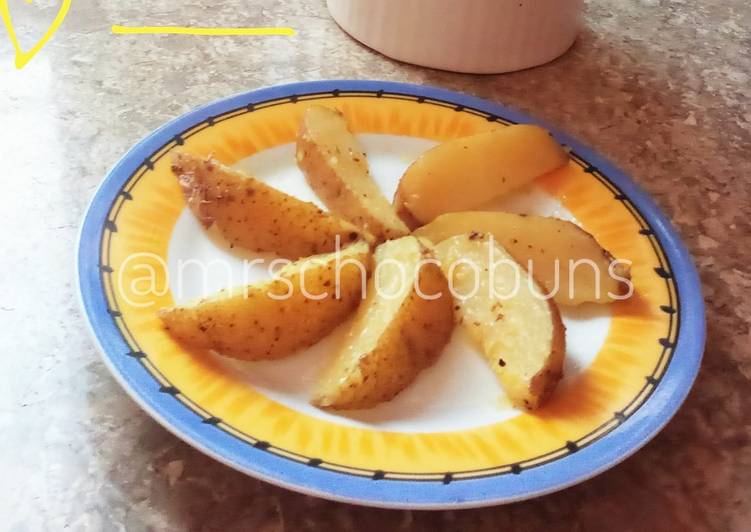 Bagaimana mengolah Potato Wedges versi rebus panggang yang enak