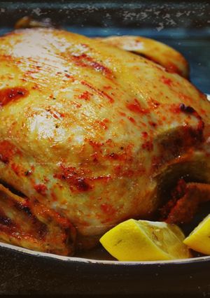 Фото Курица в духовке фаршированная яблоками в медовом соусе на новый год и рождество.