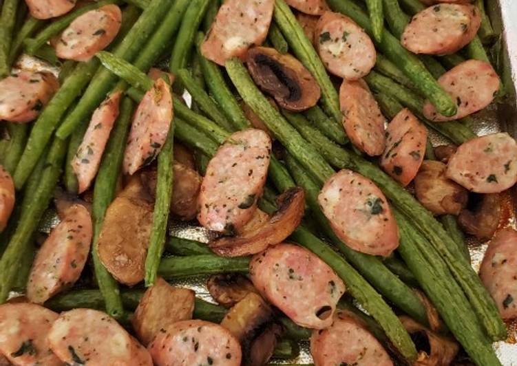 Sheet pan sausage and green beans