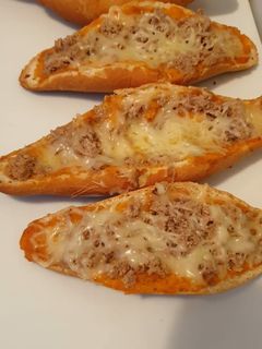 Una foto de Pan pizza crujiente en el sartén