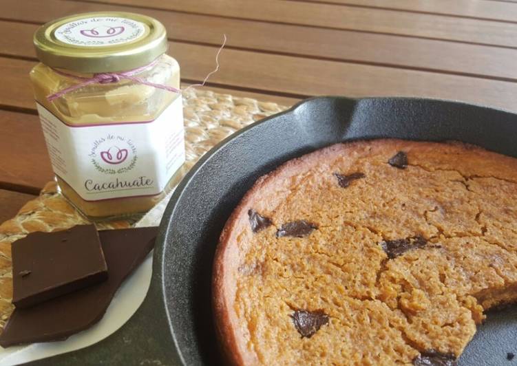 Galleta gigante de crema de cacahuate con Chispas