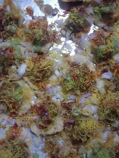 ચાટ પૂરી(chat puri recipe in Gujarati) રેસીપી મુખ્ય ફોટો