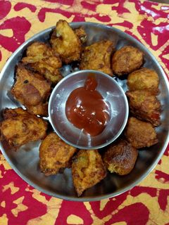 कुरकुरीत ब्रेड पकोडे (Bread Pakode Recipe In Marathi) रेसिपी चे मुख्य फोटो