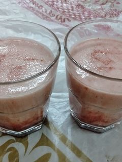 صورة لوصفة ميلك شيك الفراولة 🍓😋