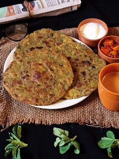 મેથી ના ઢેબરા (Methi Dhebra Recipe In Gujarati) રેસીપી મુખ્ય ફોટો