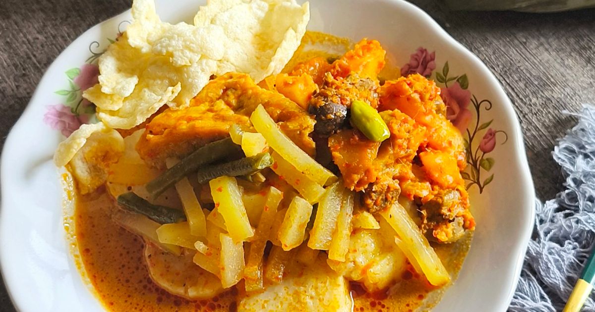 Gulai Labu Siam (Lontong Sayur)
