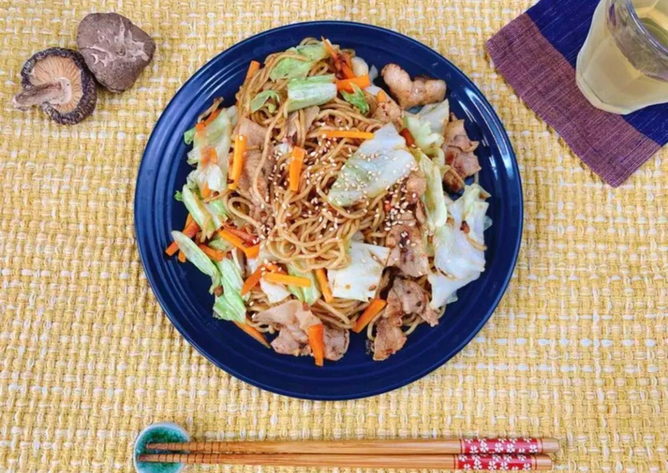 Delicious Yakisoba (Japanese Fried Noodles) with Shiitake Powder