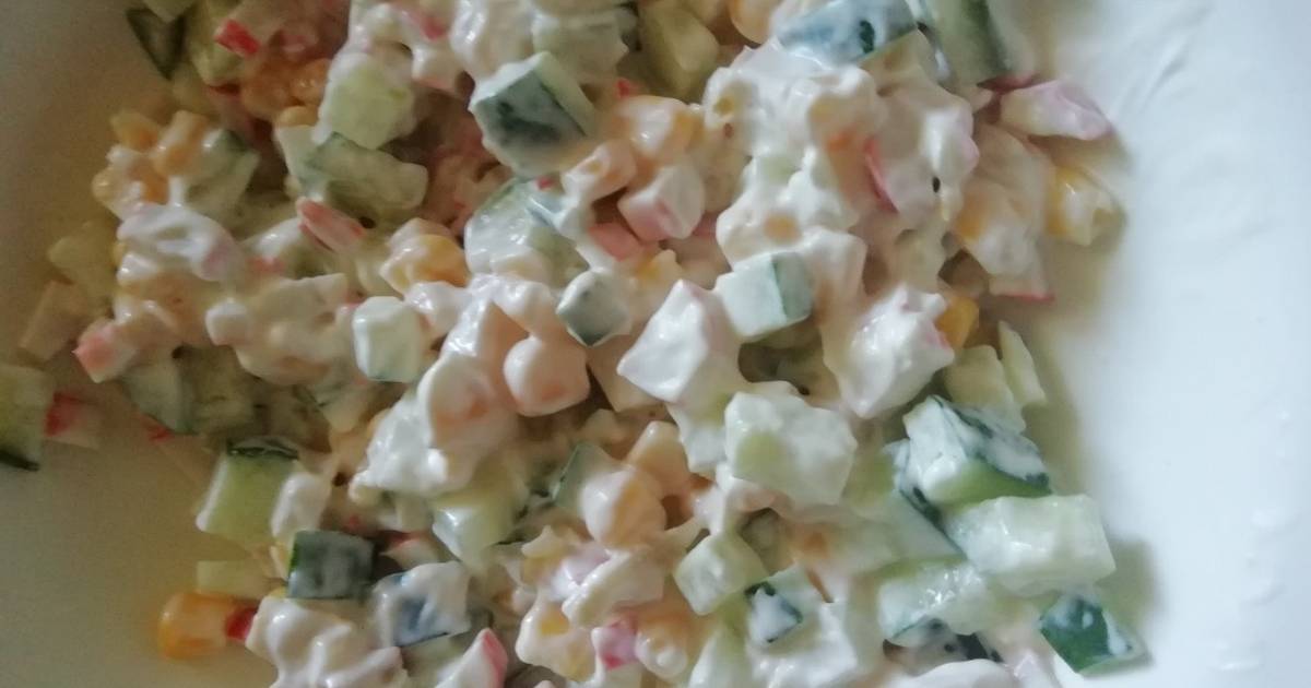 Какой можно сделать салат из свежих огурцов и кукурузы и крабовых палочек