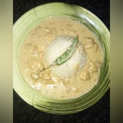 A picture of Creamy Chicken With Mushrooms.