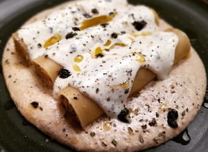Foto principal de Canelones de merluza, puré de fessolets y bechamel de olivada