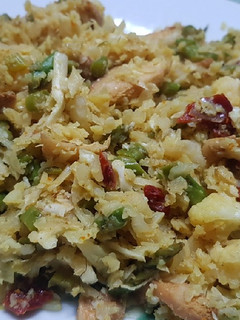 Una foto de Arroz de coliflor con esparragos y setas lengua de vaca