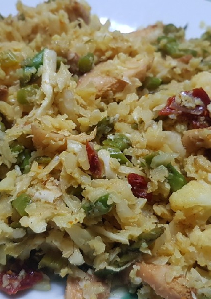 Una foto de Arroz de coliflor con esparragos y setas lengua de vaca