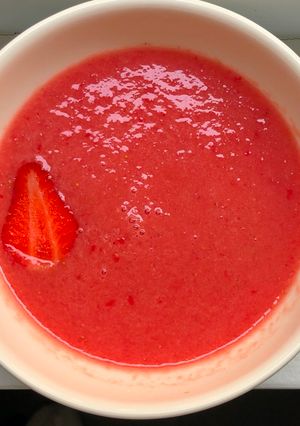 Une photo de Gaspacho de pastèque et fraises