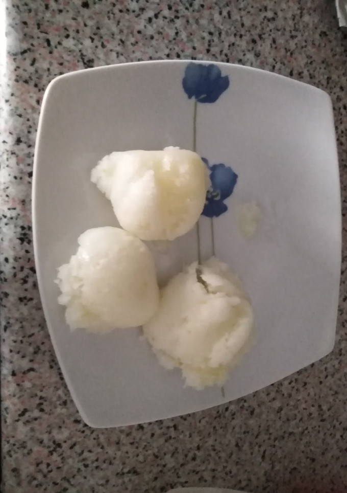 Una foto de Helado de limón casero