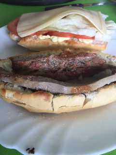Una foto de Sándwich de Vacío Completo bien Argentino 💙🇦🇷💛