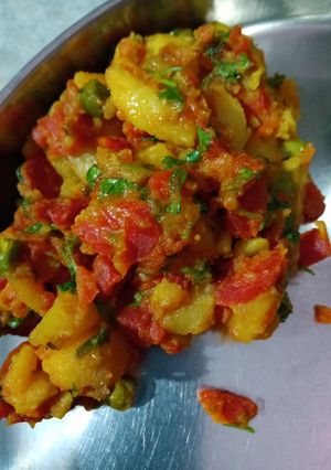 A picture of Gajar aloo matar.