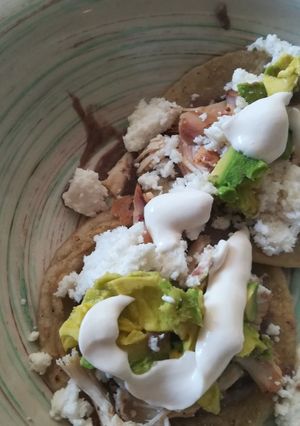 Una foto de Sopes de pollo