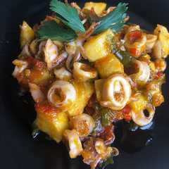 A picture of Cumi Kentang Di Cabein.