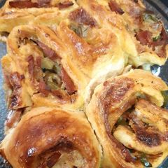 A picture of Pizza Pinwheels.