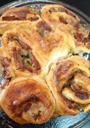 A picture of Pizza Pinwheels.