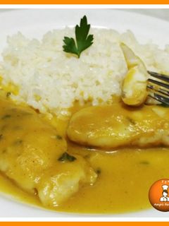 Una foto de Merluza en salsa de calabaza y curry