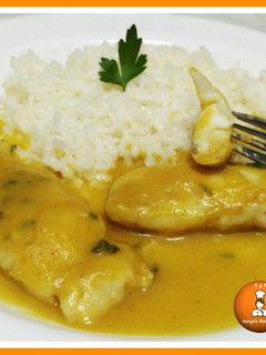 Una foto de Merluza en salsa de calabaza y curry