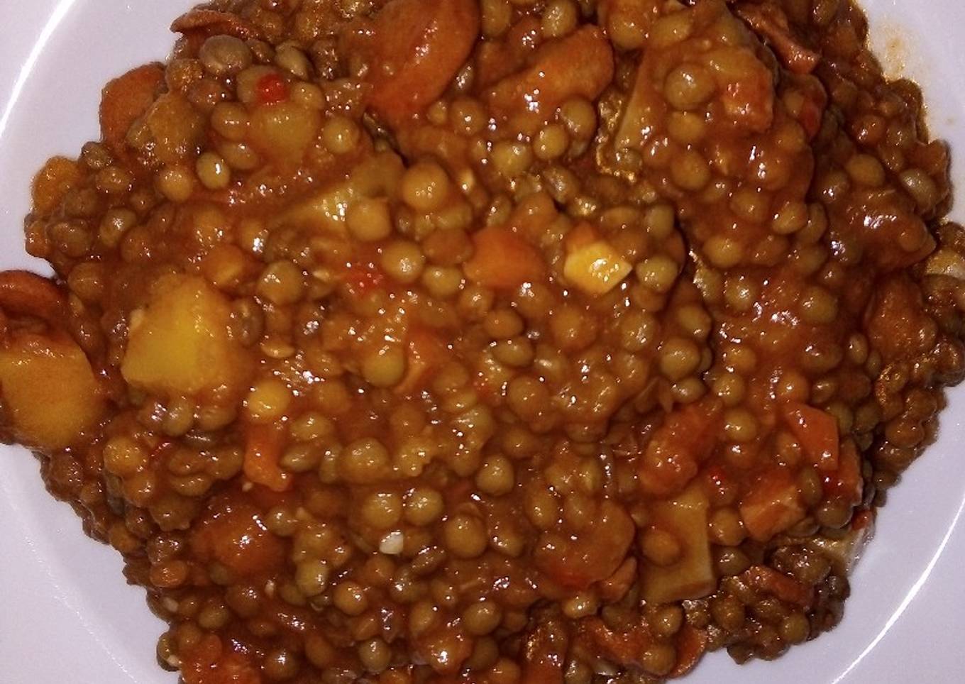 Cazuela de lentejas con pancho, chorizo colorado y panceta