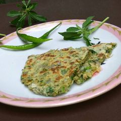 A picture of Methi parantha.