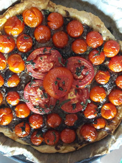 Una foto de Hojaldre de tomate