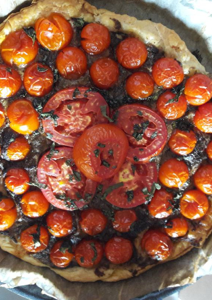 Una foto de Hojaldre de tomate