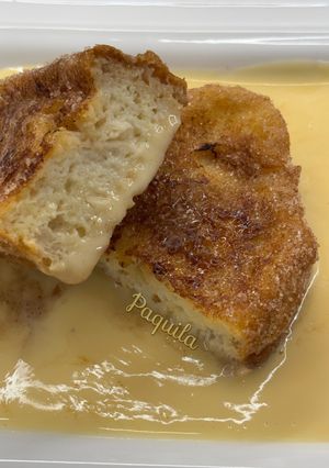 Una foto de 🧡 Torrija Tradicional con Natillas 💛