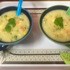 A picture of Egg corn soup.