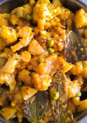 ফুলকপির দম (phulkopir dum recipe in Bengali) রেসিপির প্রধান ছবি