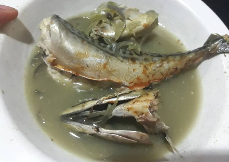 Boil fish with the stock